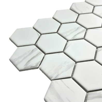 Мозаика Marble Mosaic Hexagon Carrara Matte керамика 28.2х32.5 см матовая чип 51x59 мм, белый, серый