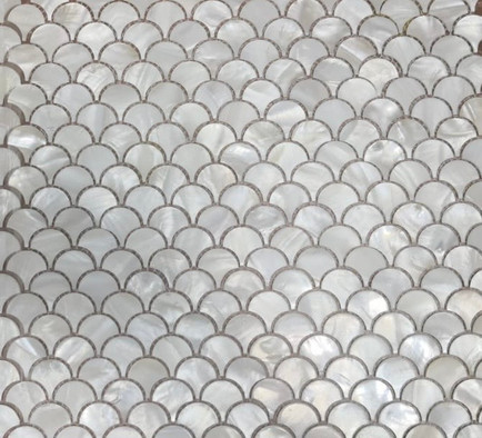 Мозаика Pixmosaic PIX767 из натурального перламутра, чешуя чип 25х25 мм, сетка полированная бежевый, серый